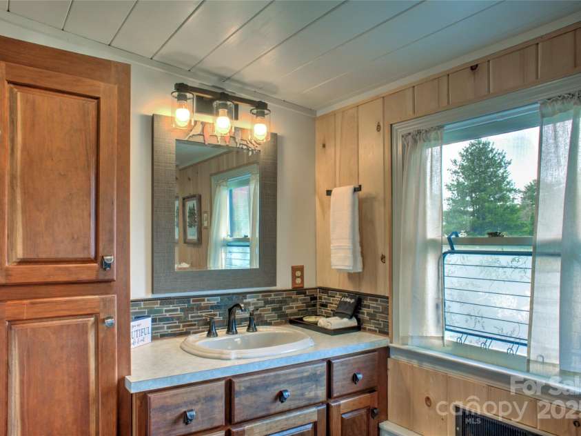756 Price Road, Hendersonville, NC 28739.  MLS# CAR4208399, YatesRealty ID 22341. Upstairs bathroom