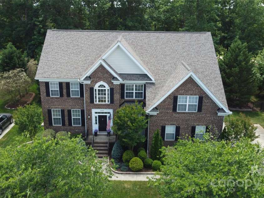 10944 Persimmon Creek Drive, Mint Hill, NC 28227.  MLS# CAR4252441, YatesRealty ID 22342. Welcome Home!
