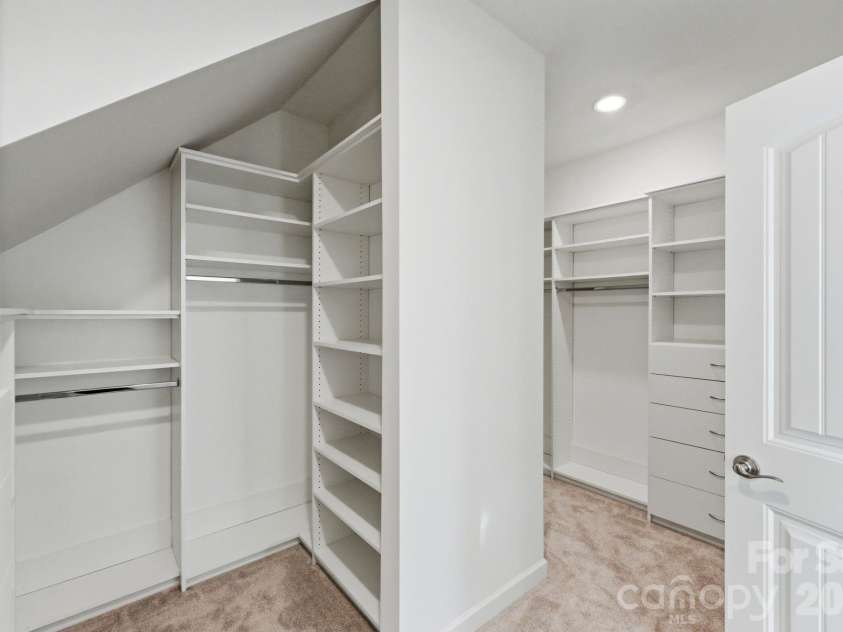 374 Hampton Trail Drive, Fort Mill, SC 29708.  MLS# CAR4319252, YatesRealty ID 22342. Built-in closet