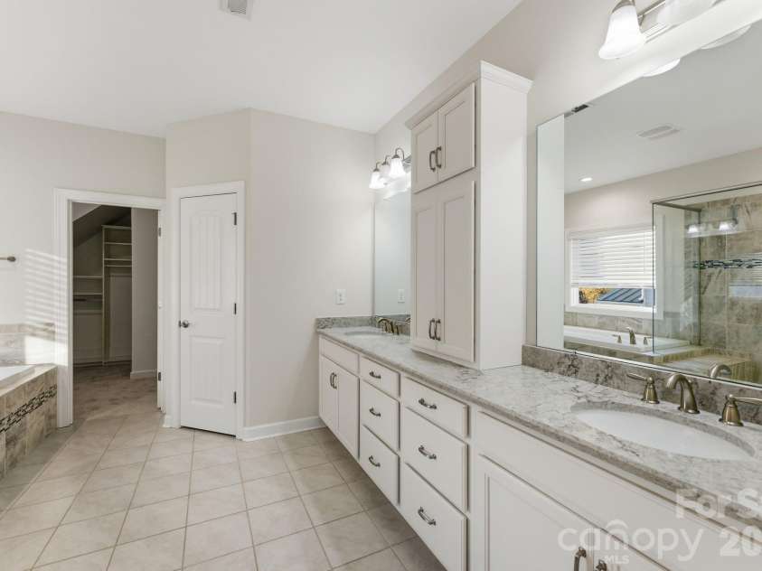 374 Hampton Trail Drive, Fort Mill, SC 29708.  MLS# CAR4319252, YatesRealty ID 22342. Primary Bathroom