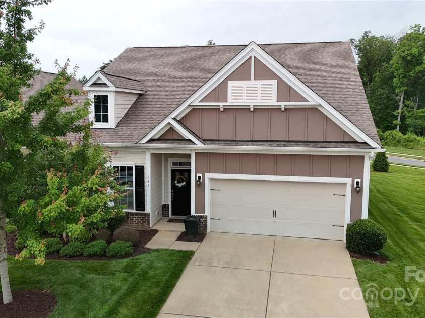 123 Hanks Bluff Drive, Mooresville, NC 28117.  MLS# CAR4258464, YatesRealty ID 22343. 