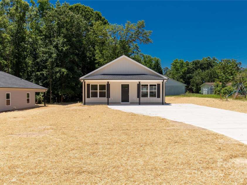 812 Generation Lane, Clover, SC 29710.  MLS# CAR4270783, YatesRealty ID 22344. 