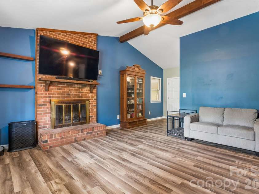 6127 Dovetail Court, Charlotte, NC 28227.  MLS# CAR4363085, YatesRealty ID 22345. 