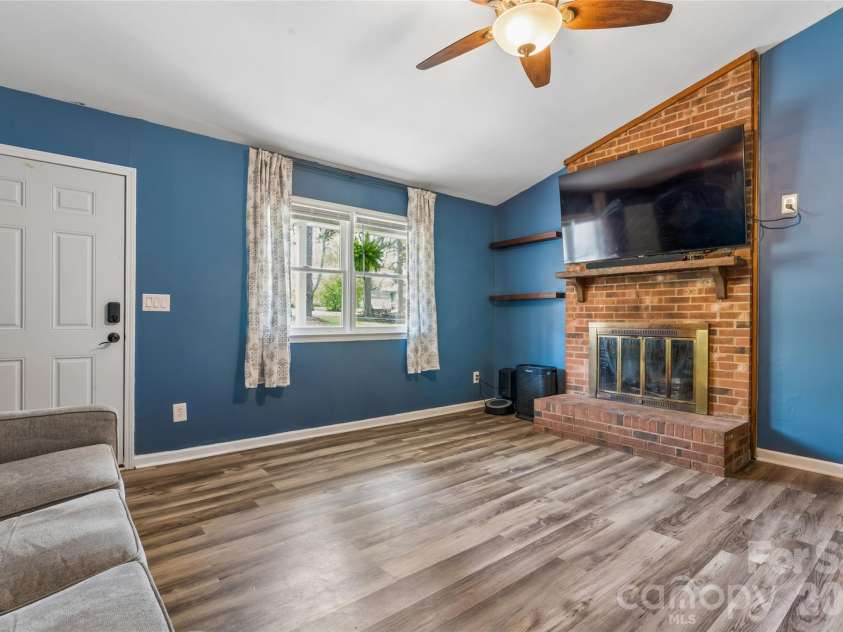 6127 Dovetail Court, Charlotte, NC 28227.  MLS# CAR4363085, YatesRealty ID 22345. 