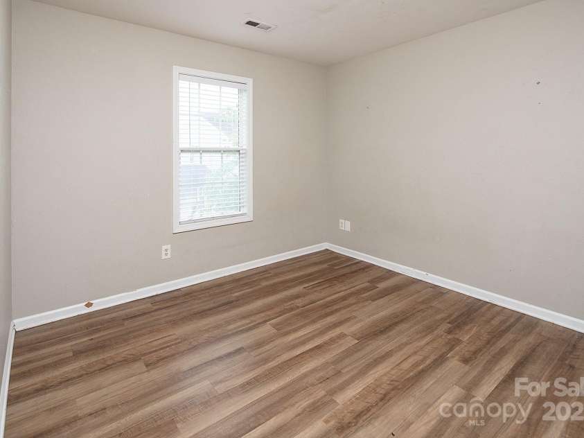 8432 Spirea Court, Charlotte, NC 28215.  MLS# CAR4263709, YatesRealty ID 22346. 