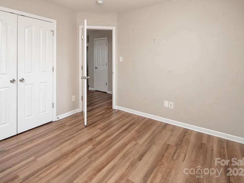 8432 Spirea Court, Charlotte, NC 28215.  MLS# CAR4263709, YatesRealty ID 22346. 