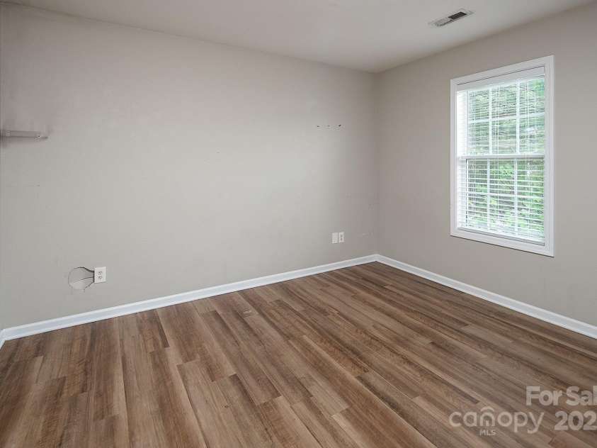 8432 Spirea Court, Charlotte, NC 28215.  MLS# CAR4263709, YatesRealty ID 22346. 