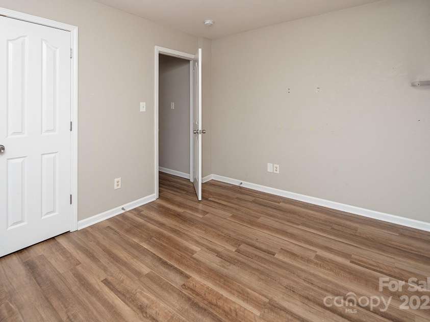 8432 Spirea Court, Charlotte, NC 28215.  MLS# CAR4263709, YatesRealty ID 22346. 