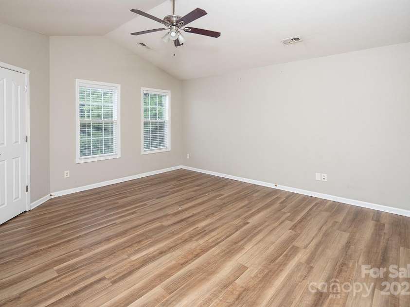 8432 Spirea Court, Charlotte, NC 28215.  MLS# CAR4263709, YatesRealty ID 22346. 