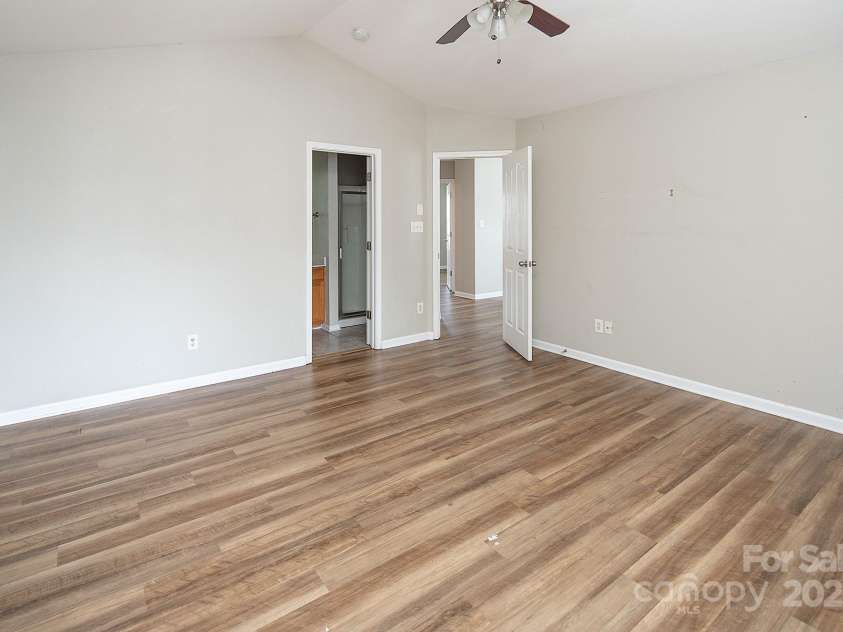 8432 Spirea Court, Charlotte, NC 28215.  MLS# CAR4263709, YatesRealty ID 22346. 