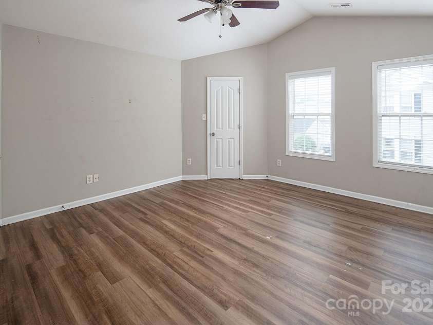 8432 Spirea Court, Charlotte, NC 28215.  MLS# CAR4263709, YatesRealty ID 22346. 