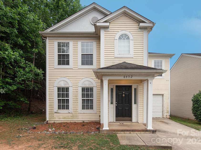 8432 Spirea Court, Charlotte, NC 28215.  MLS# CAR4263709, YatesRealty ID 22346. 