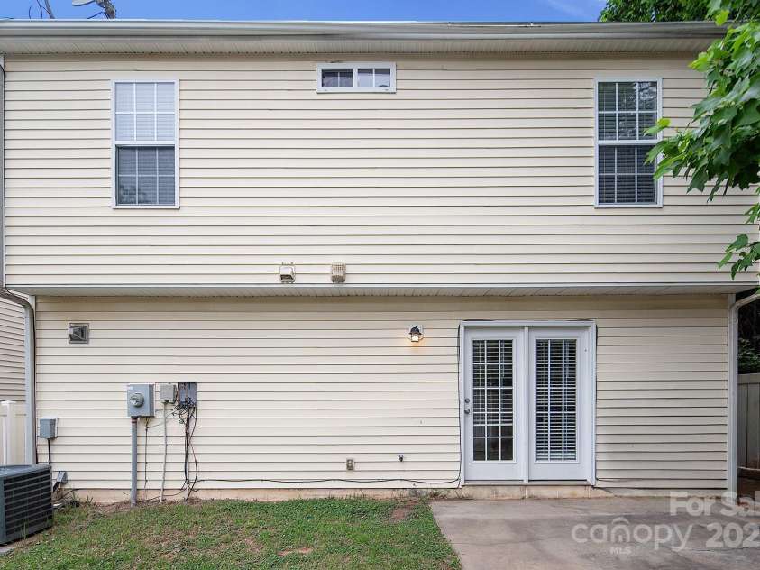 8432 Spirea Court, Charlotte, NC 28215.  MLS# CAR4263709, YatesRealty ID 22346. 