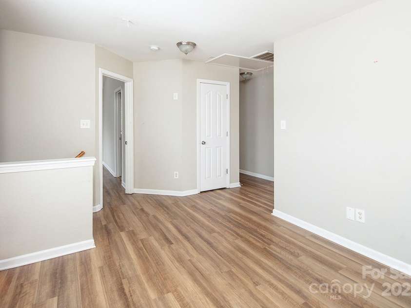 8432 Spirea Court, Charlotte, NC 28215.  MLS# CAR4263709, YatesRealty ID 22346. 