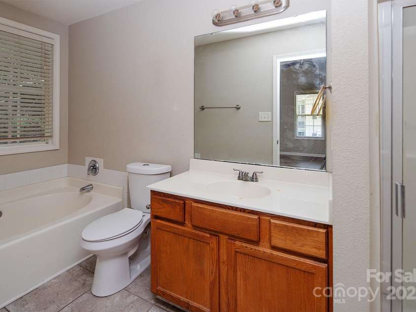 8432 Spirea Court, Charlotte, NC 28215.  MLS# CAR4263709, YatesRealty ID 22346. 