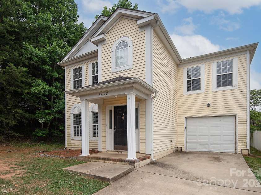 8432 Spirea Court, Charlotte, NC 28215.  MLS# CAR4263709, YatesRealty ID 22346. 