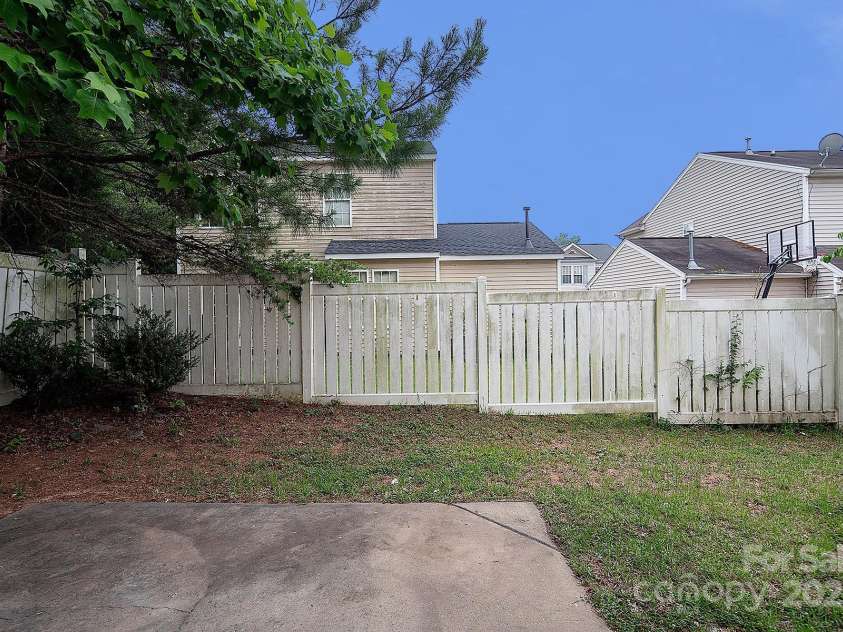 8432 Spirea Court, Charlotte, NC 28215.  MLS# CAR4263709, YatesRealty ID 22346. 