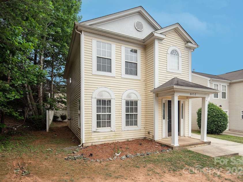 8432 Spirea Court, Charlotte, NC 28215.  MLS# CAR4263709, YatesRealty ID 22346. 