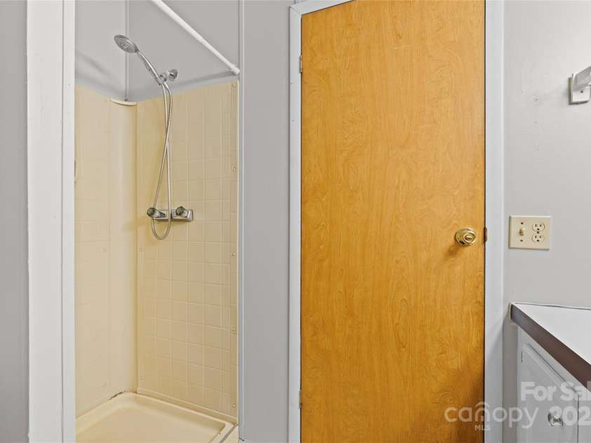 1773 Baldwin Lane, Lincolnton, NC 28092.  MLS# CAR4267310, YatesRealty ID 22347. 