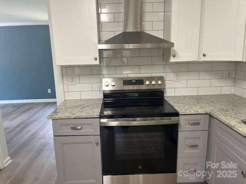 11021 Scrimshaw Lane, Charlotte, NC 28215.  MLS# CAR4270950, YatesRealty ID 22348. 