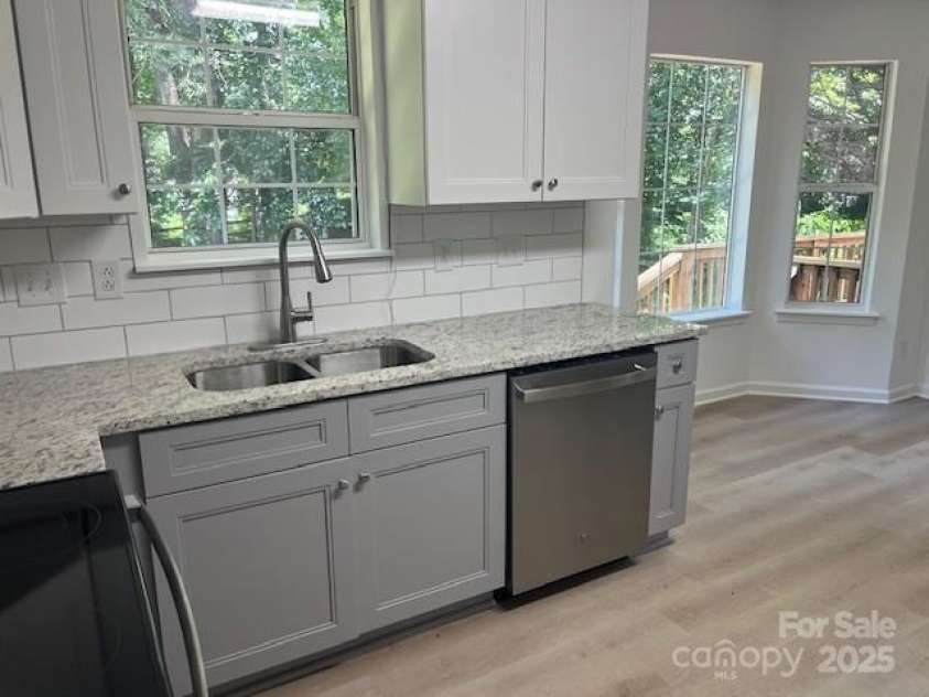 11021 Scrimshaw Lane, Charlotte, NC 28215.  MLS# CAR4270950, YatesRealty ID 22348. 