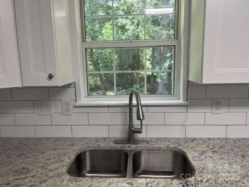 11021 Scrimshaw Lane, Charlotte, NC 28215.  MLS# CAR4270950, YatesRealty ID 22348. 