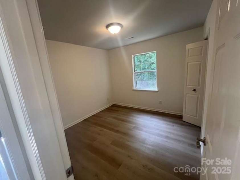 11021 Scrimshaw Lane, Charlotte, NC 28215.  MLS# CAR4270950, YatesRealty ID 22348. 