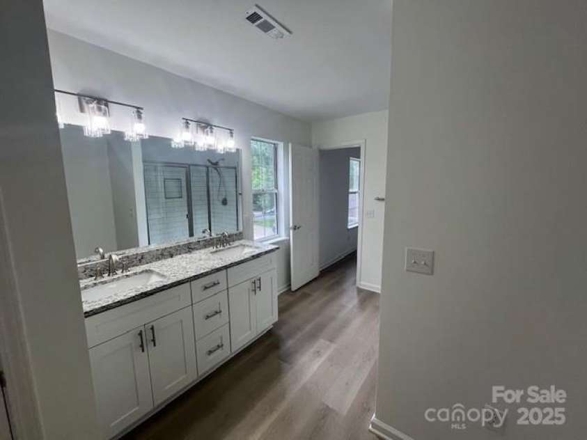11021 Scrimshaw Lane, Charlotte, NC 28215.  MLS# CAR4270950, YatesRealty ID 22348. 