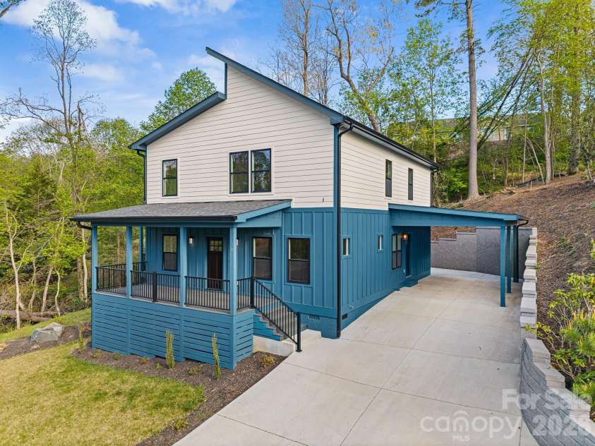 18 Winterhawk Drive, Arden, NC 28704.  MLS# CAR4370966, YatesRealty ID 22348. 