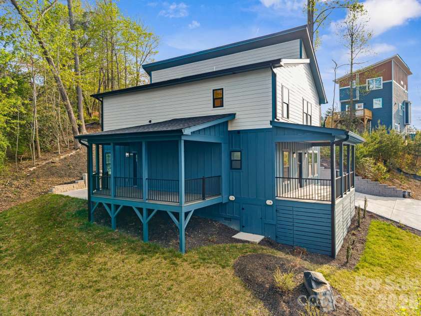 18 Winterhawk Drive, Arden, NC 28704.  MLS# CAR4370966, YatesRealty ID 22348. 