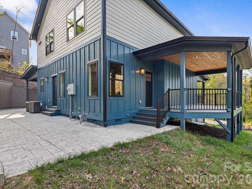 18 Winterhawk Drive, Arden, NC 28704.  MLS# CAR4370966, YatesRealty ID 22348. 