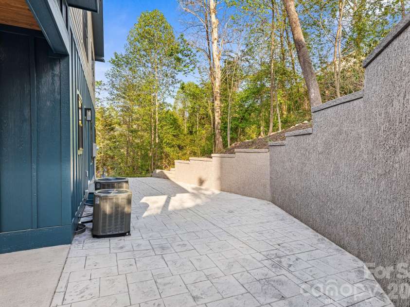 18 Winterhawk Drive, Arden, NC 28704.  MLS# CAR4370966, YatesRealty ID 22348. 