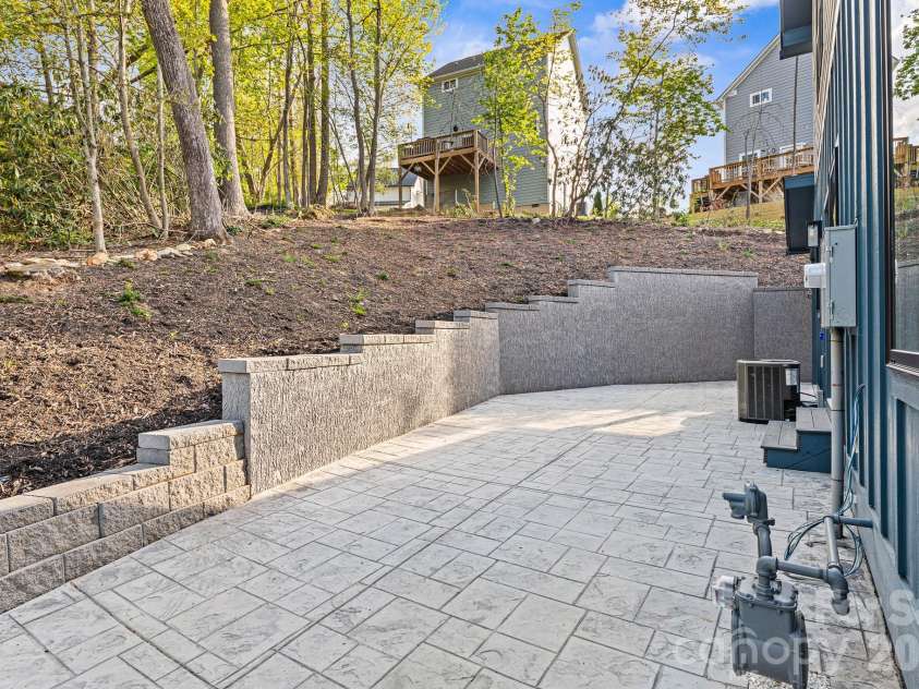 18 Winterhawk Drive, Arden, NC 28704.  MLS# CAR4370966, YatesRealty ID 22348. 