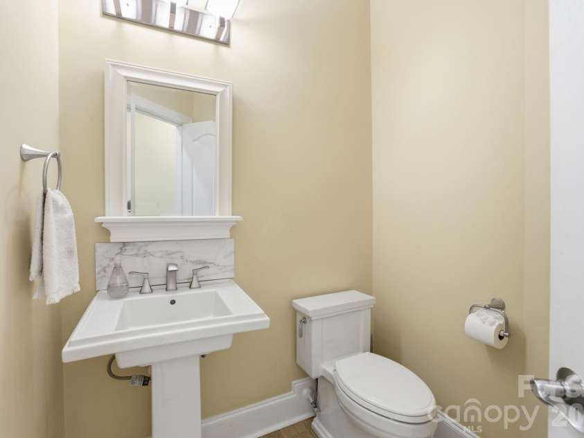 836 Creek Bluff Road, Rock Hill, SC 29732.  MLS# CAR4372783, YatesRealty ID 22349. Half bath