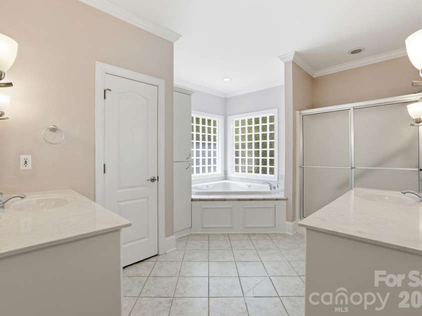 836 Creek Bluff Road, Rock Hill, SC 29732.  MLS# CAR4372783, YatesRealty ID 22349. Primary bathroom