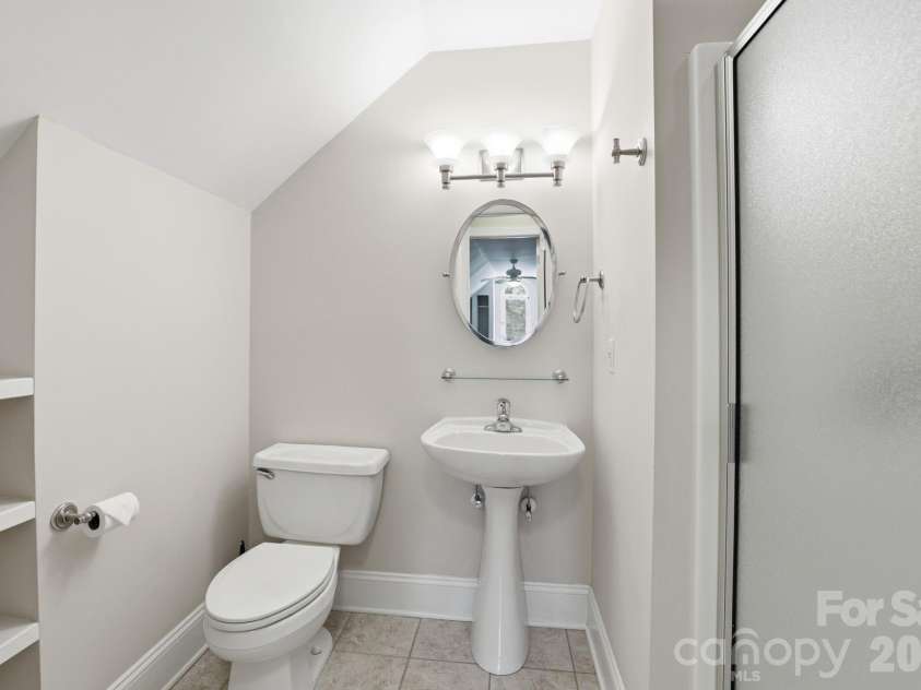 836 Creek Bluff Road, Rock Hill, SC 29732.  MLS# CAR4372783, YatesRealty ID 22349. Upstairs bath