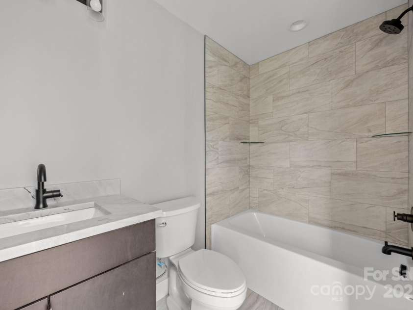 64 Pinedale Road, Asheville, NC 28805.  MLS# CAR4210375, YatesRealty ID 2235. Bath #3