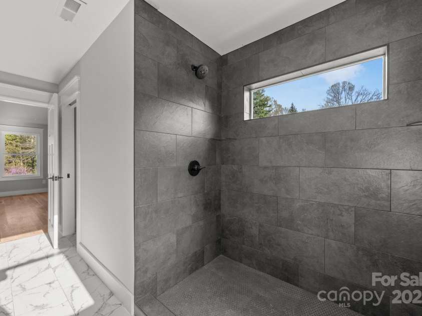 64 Pinedale Road, Asheville, NC 28805.  MLS# CAR4210375, YatesRealty ID 2235. HUGE walk-in shower