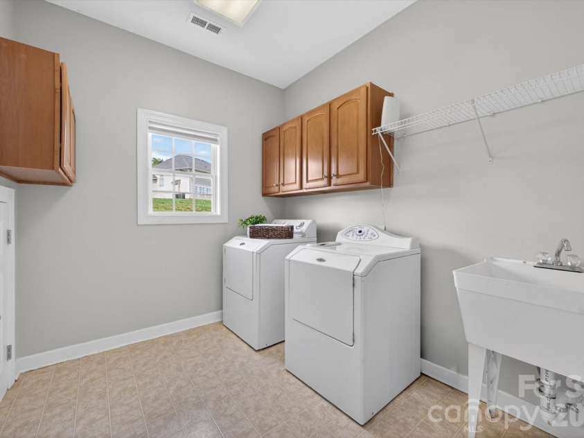 2003 Ptarmigan Court, Waxhaw, NC 28173.  MLS# CAR4405816, YatesRealty ID 22351. 