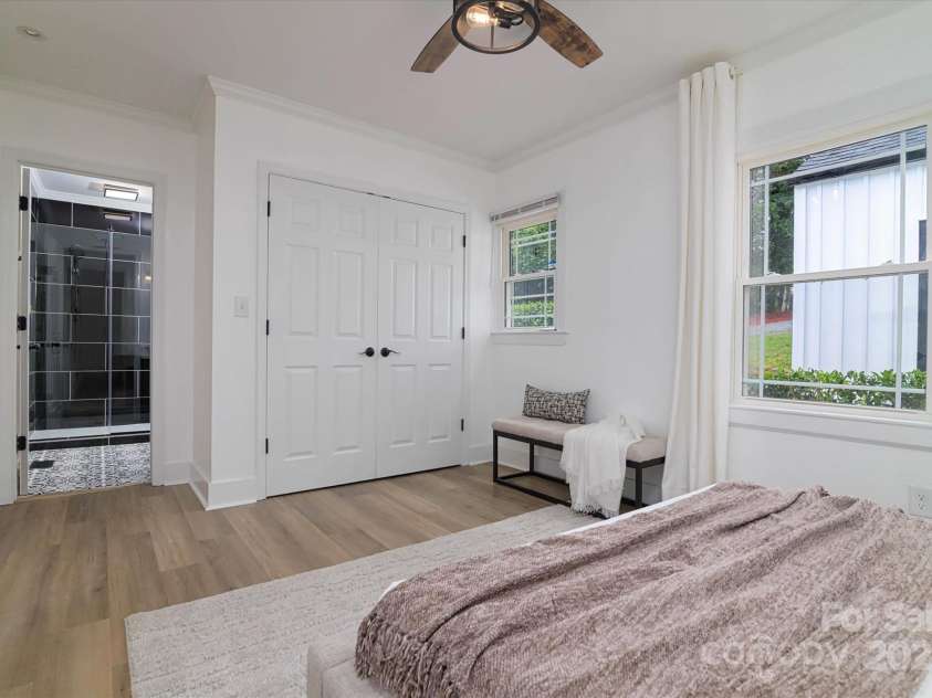 2138 Revolution Park Drive, Charlotte, NC 28208.  MLS# CAR4248488, YatesRealty ID 22352. 