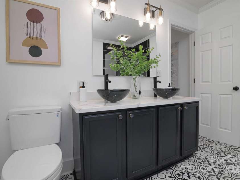 2138 Revolution Park Drive, Charlotte, NC 28208.  MLS# CAR4248488, YatesRealty ID 22352. 