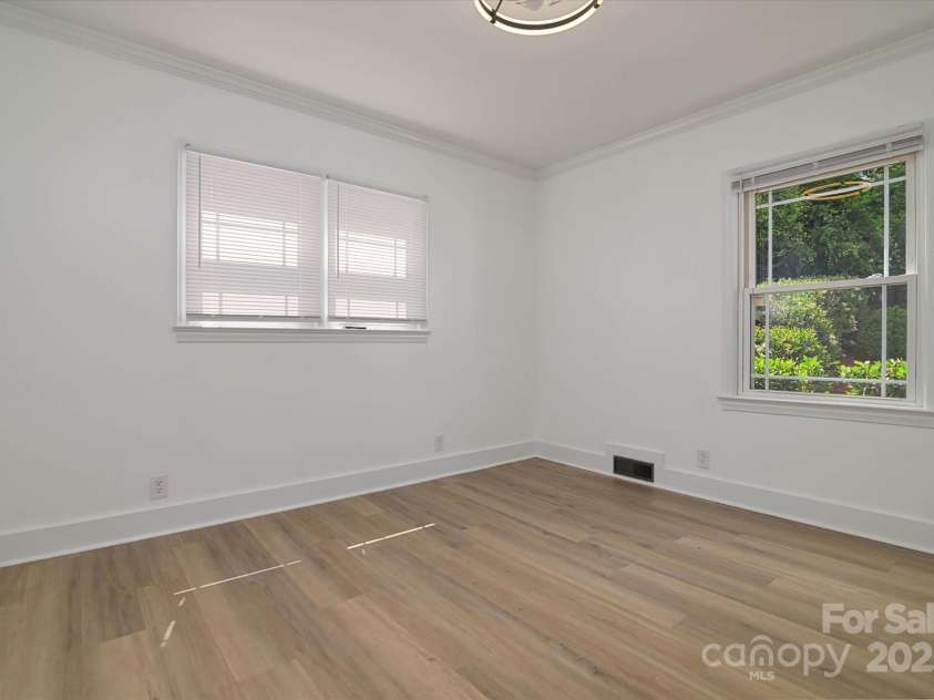 2138 Revolution Park Drive, Charlotte, NC 28208.  MLS# CAR4248488, YatesRealty ID 22352. 