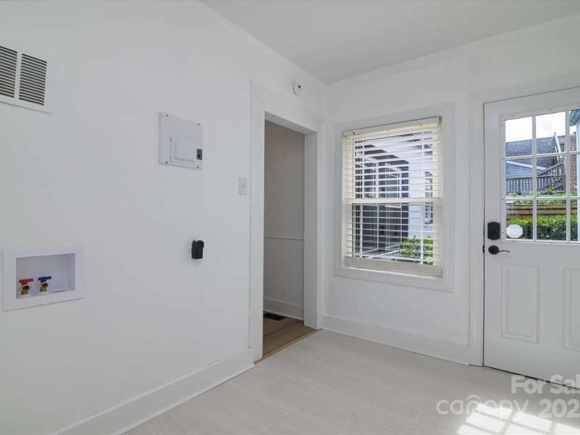 2138 Revolution Park Drive, Charlotte, NC 28208.  MLS# CAR4248488, YatesRealty ID 22352. 