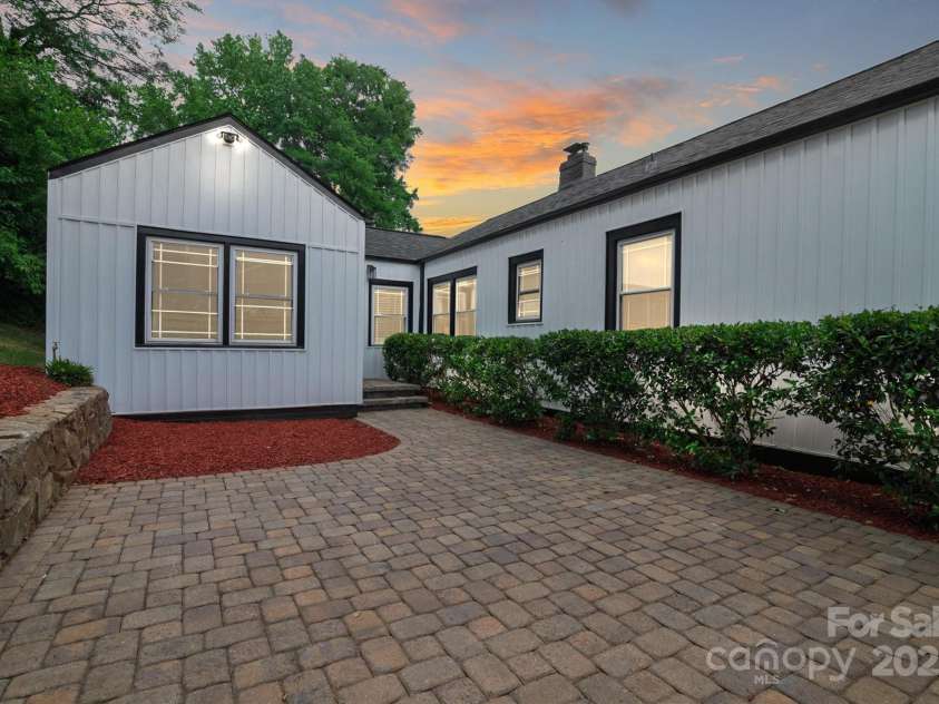 2138 Revolution Park Drive, Charlotte, NC 28208.  MLS# CAR4248488, YatesRealty ID 22352. 