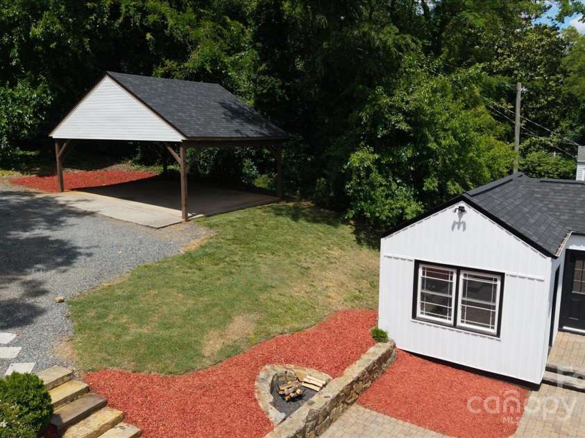 2138 Revolution Park Drive, Charlotte, NC 28208.  MLS# CAR4248488, YatesRealty ID 22352. 