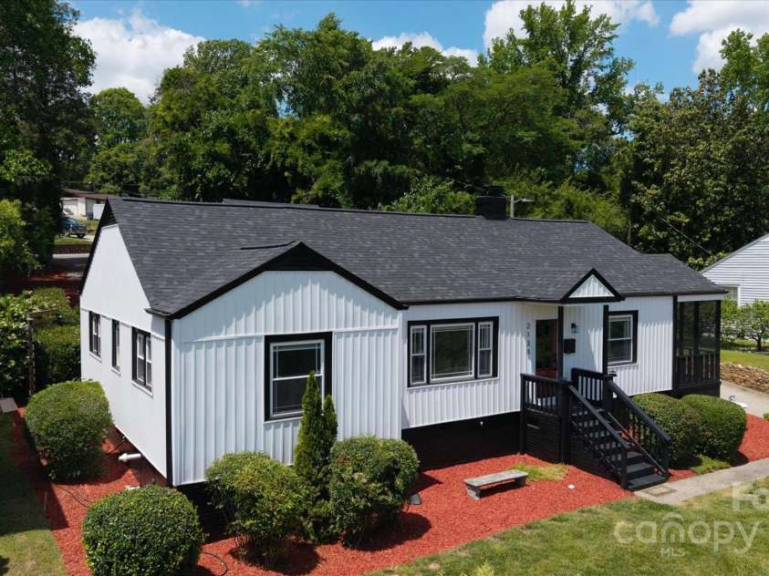 2138 Revolution Park Drive, Charlotte, NC 28208.  MLS# CAR4248488, YatesRealty ID 22352. 