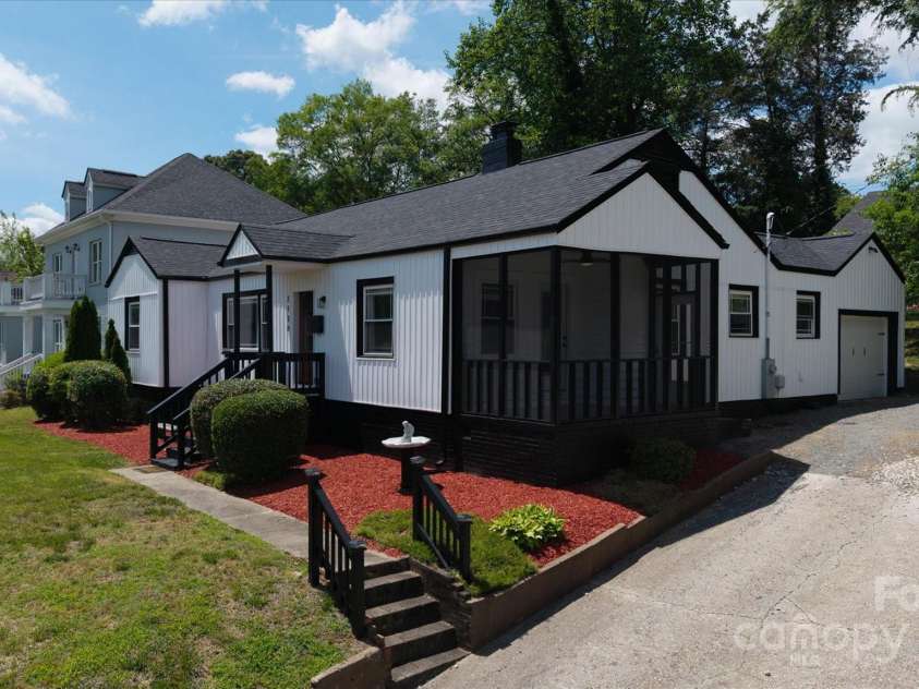 2138 Revolution Park Drive, Charlotte, NC 28208.  MLS# CAR4248488, YatesRealty ID 22352. 