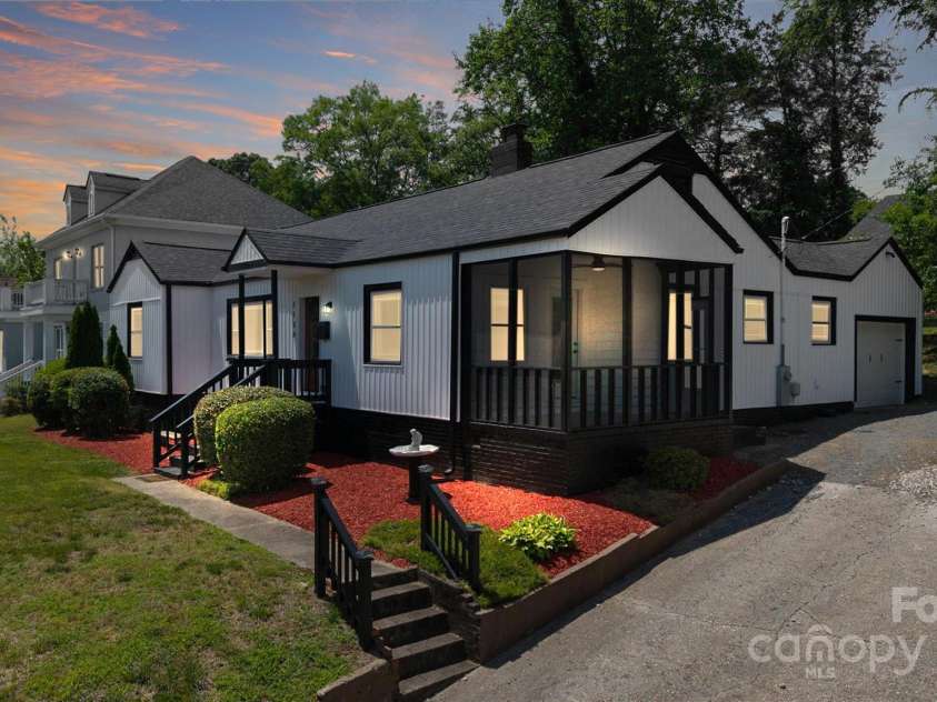 2138 Revolution Park Drive, Charlotte, NC 28208.  MLS# CAR4248488, YatesRealty ID 22352. 