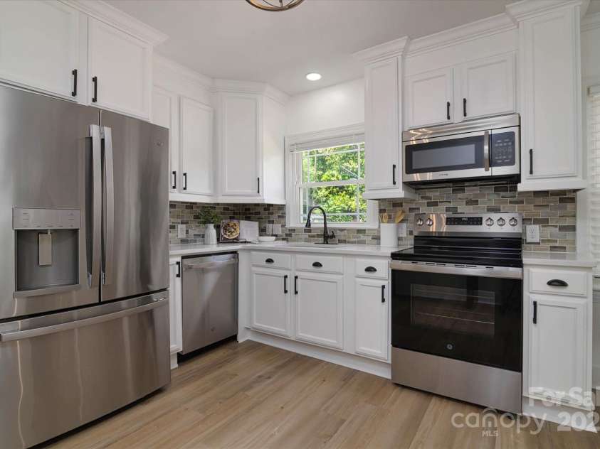 2138 Revolution Park Drive, Charlotte, NC 28208.  MLS# CAR4248488, YatesRealty ID 22352. 