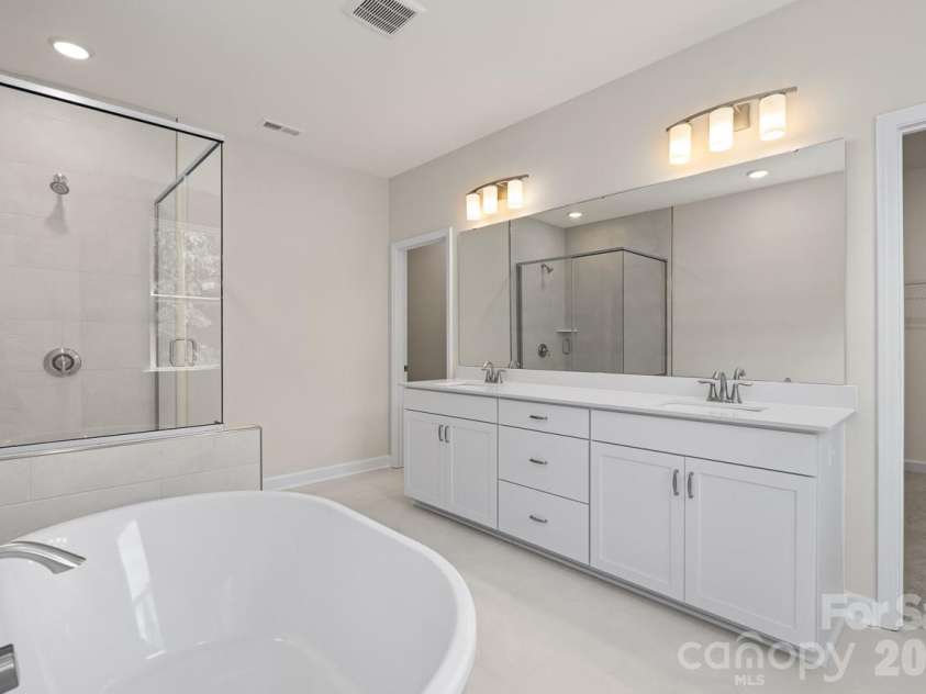 2933 audubon Ridge, Belmont, NC 28012.  MLS# CAR4377350, YatesRealty ID 22353. Deluxe Owner's Bath (sample photo)